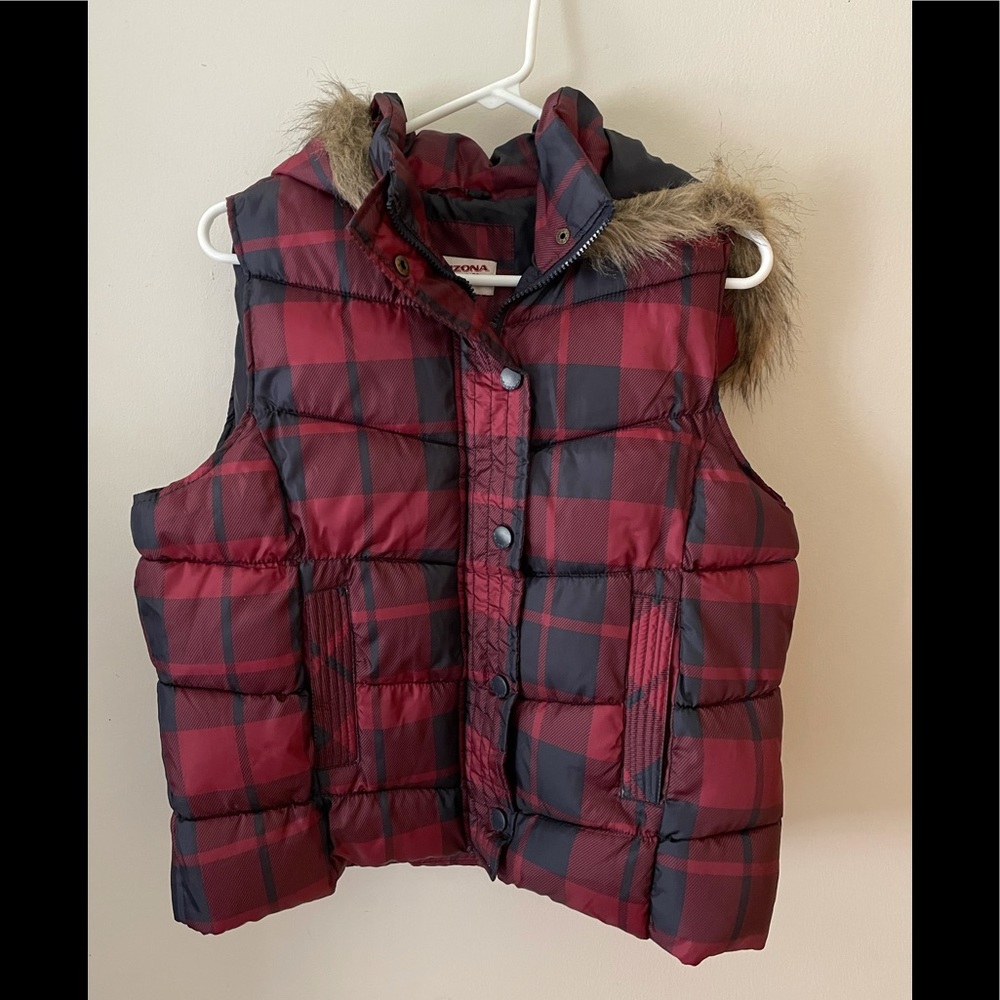 Girl’s puffy vest